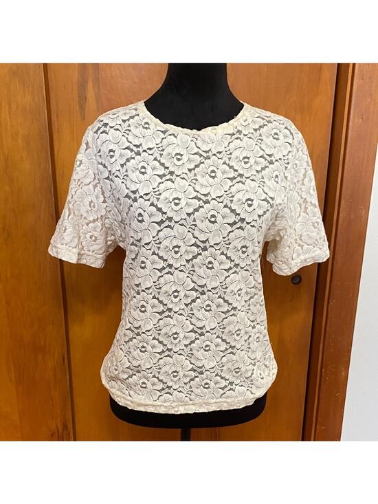 Basil Tops - VTG Cream Floral Lace Blouse Stretch Nylon Short Sleeve Vintage Made USA P2P 18”